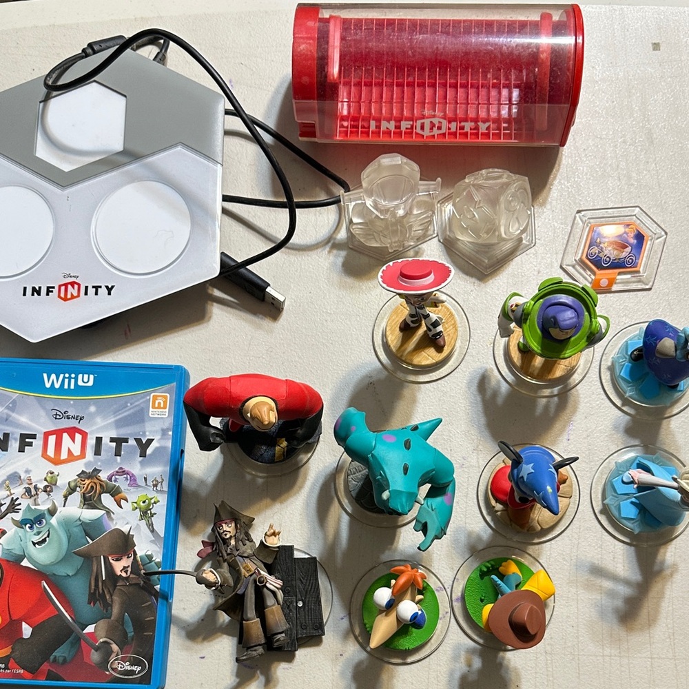 Disney Infinity WiiU Game and Character Set